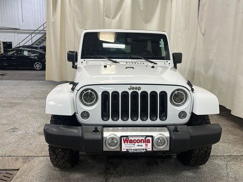 Used 2015 Jeep Wrangler Unlimited Sahara w/ Connectivity Group AWD/4WD image 9