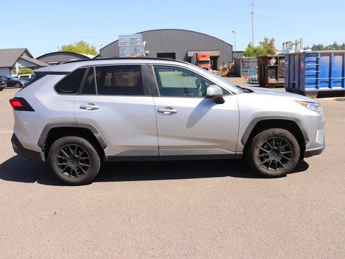 Certified 2019 Toyota RAV4 XLE AWD/4WD image 4