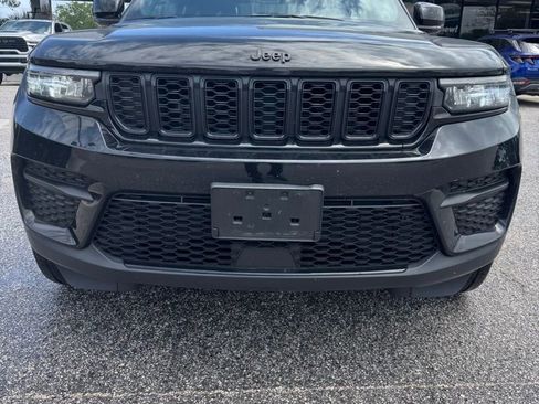 Used 2022 Jeep Grand Cherokee Altitude image 2