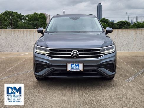 Used 2022 Volkswagen Tiguan SE FWD image 2