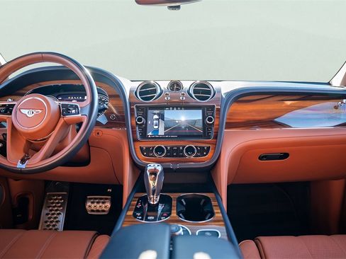 Used 2019 Bentley Bentayga image 40