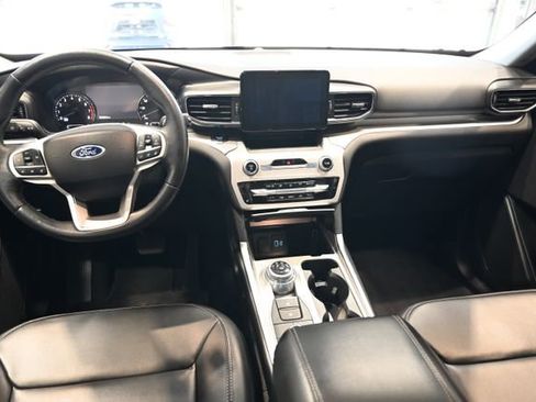 Used 2022 Ford Explorer XLT w/ Equipment Group 202A AWD/4WD image 13