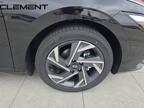Certified 2025 Hyundai Elantra Sport FWD image 38