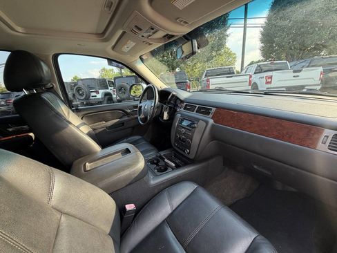 Used 2014 GMC Yukon XL SLT w/ SLT-2 Equipment Package RWD image 9