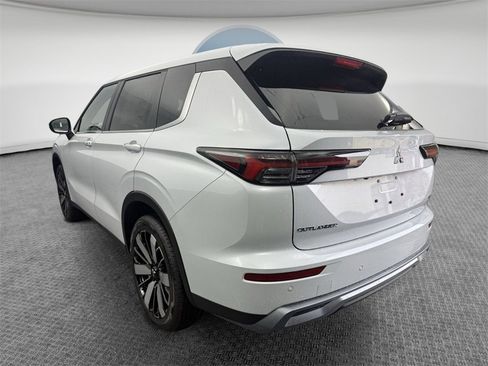 New 2025 Mitsubishi Outlander SE image 6
