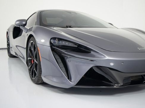 Used 2023 McLaren Artura image 31