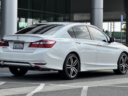 Used 2017 Honda Accord Sport image 4