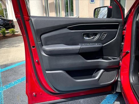 Used 2025 Honda Pilot EX-L image 19