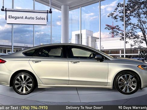 Used 2019 Ford Fusion SE AWD/4WD image 5