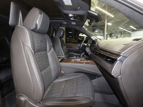 Certified 2024 Cadillac Escalade ESV Sport Platinum w/ LPO, ONYX Package AWD/4WD image 30