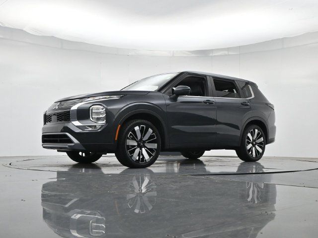 Used 2025 Mitsubishi Outlander SE FWD image 38