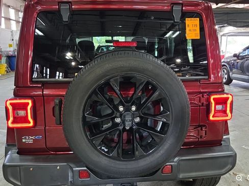 Used 2021 Jeep Wrangler Unlimited Sahara w/ Cold Weather Group AWD/4WD image 4