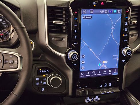 New 2026 RAM 1500 4x4 Crew Cab image 18