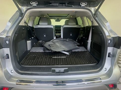 Certified 2025 Toyota Highlander Platinum AWD/4WD image 27