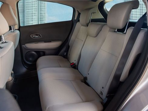 Used 2022 Honda HR-V LX image 7