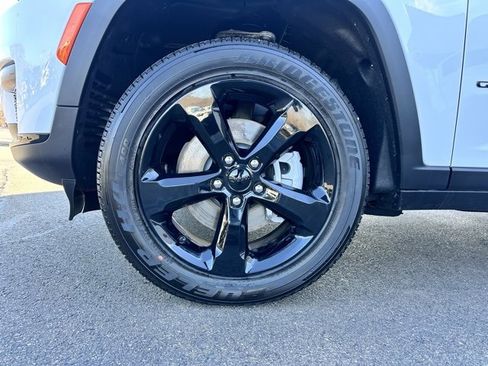 New 2025 Jeep Grand Cherokee L Altitude image 34