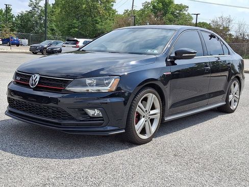 Used 2017 Volkswagen Jetta GLI FWD image 3