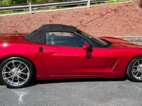 Used 2005 Chevrolet Corvette Convertible w/ Preferred Equipment Group RWD image 11