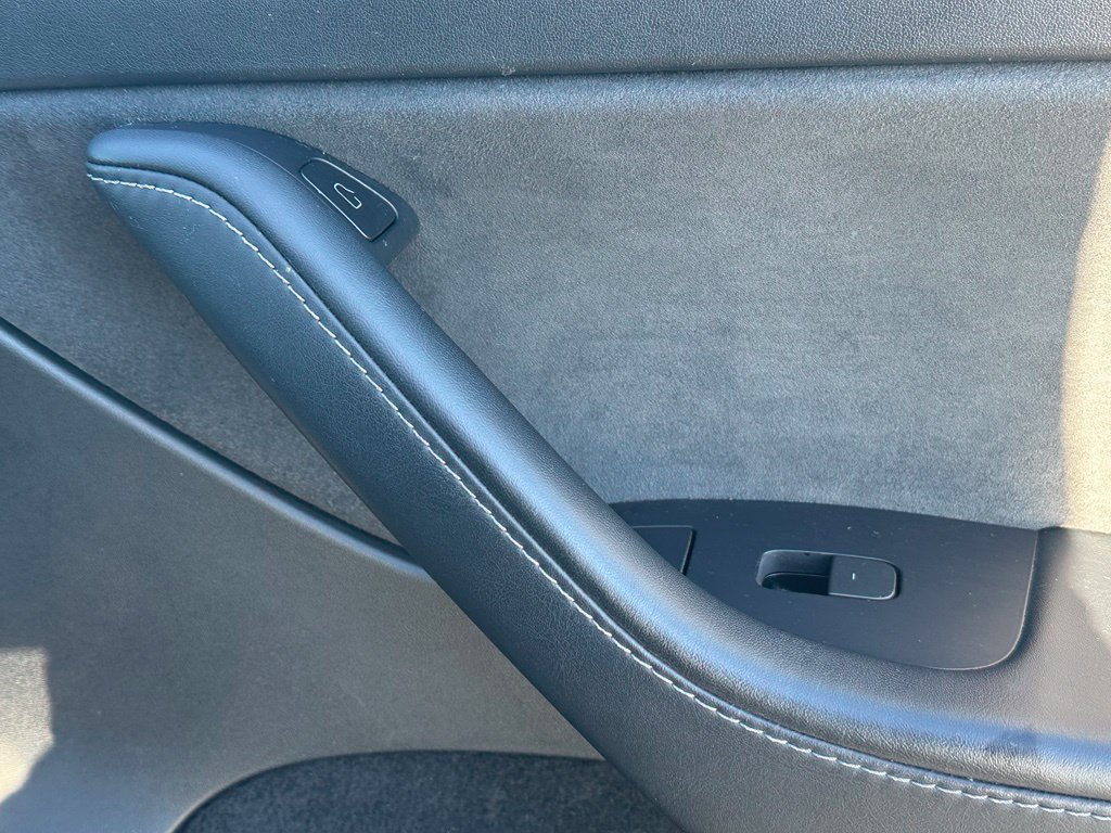 Used 2023 Tesla Model Y Long Range AWD/4WD image 14