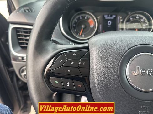 Used 2020 Jeep Cherokee Latitude Plus AWD/4WD image 28