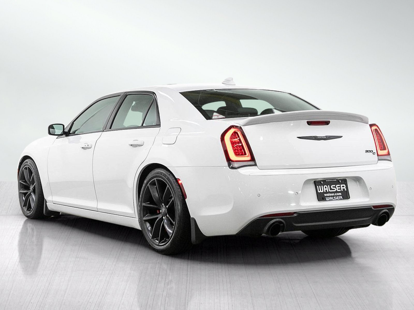 Used 2023 Chrysler 300 C RWD image 3