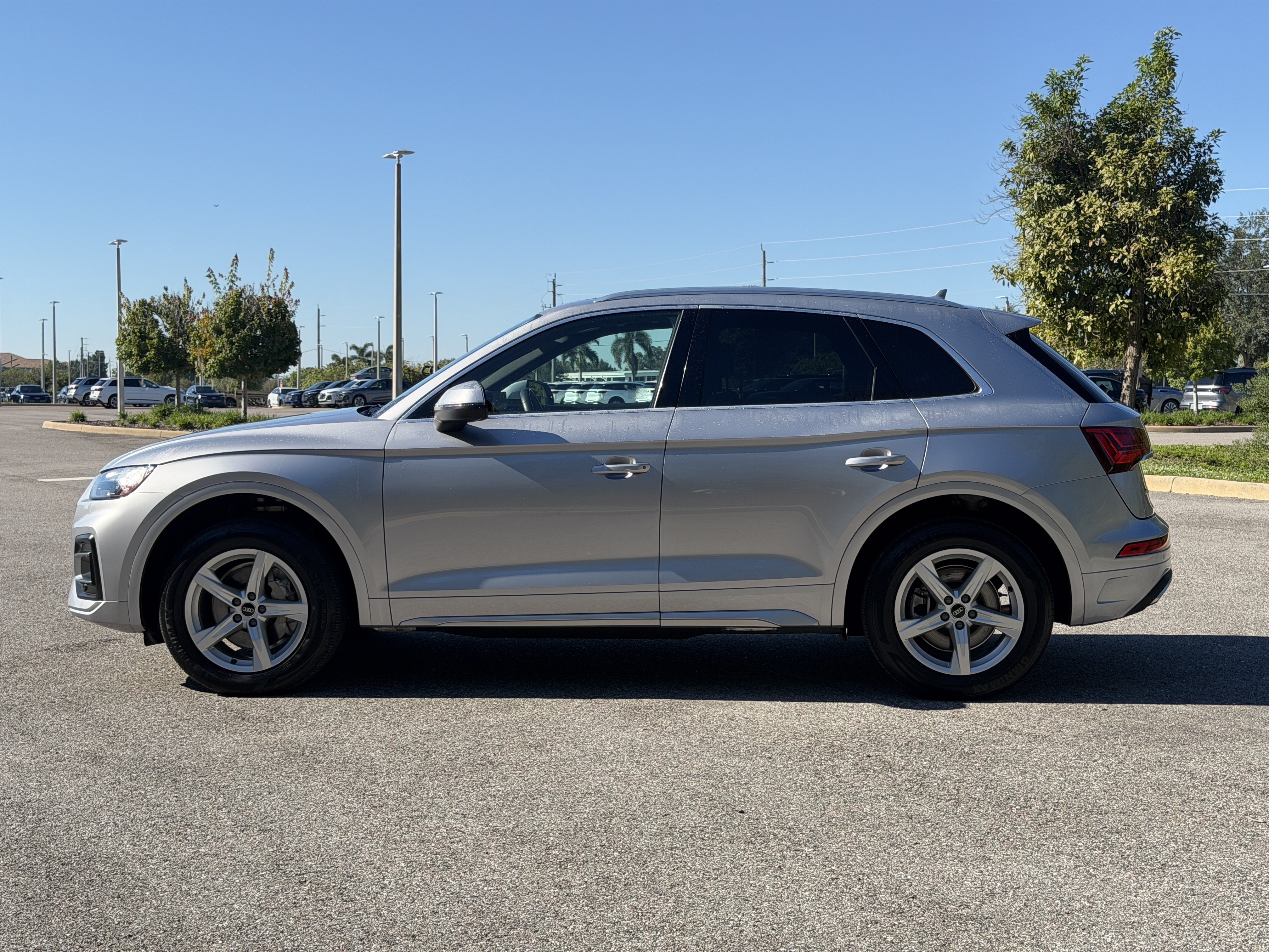 Used 2022 Audi Q5 2.0T Premium w/ Convenience Package AWD/4WD image 4
