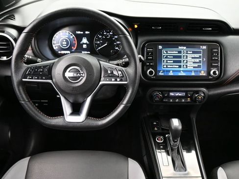 Used 2023 Nissan Kicks SR w/ SR Premium Package FWD image 6