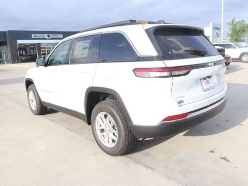 New 2026 Jeep Grand Cherokee Laredo X AWD/4WD image 23