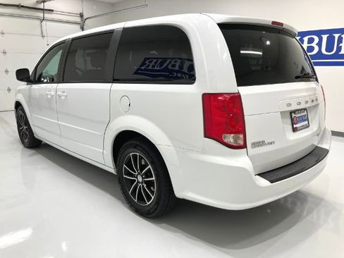 Used 2016 Dodge Grand Caravan SE FWD image 18