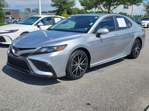 Used 2022 Toyota Camry SE FWD image 2