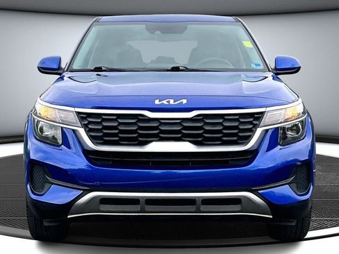 Used 2023 Kia Seltos LX image 2