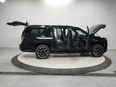 Used 2024 Chevrolet Suburban RST image 16
