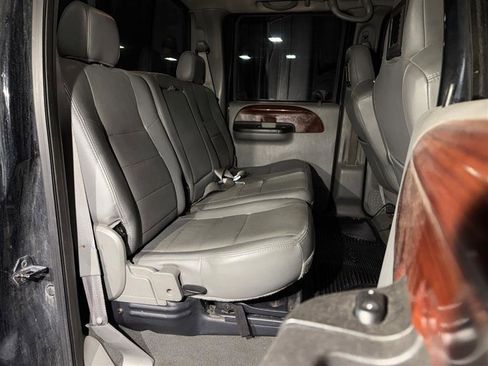 Used 2005 Ford F350 Lariat image 16