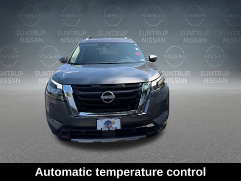 Used 2025 Nissan Pathfinder SL FWD image 10