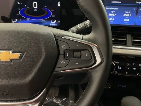 Used 2025 Chevrolet Trax LT w/ LT Convenience Package FWD image 13