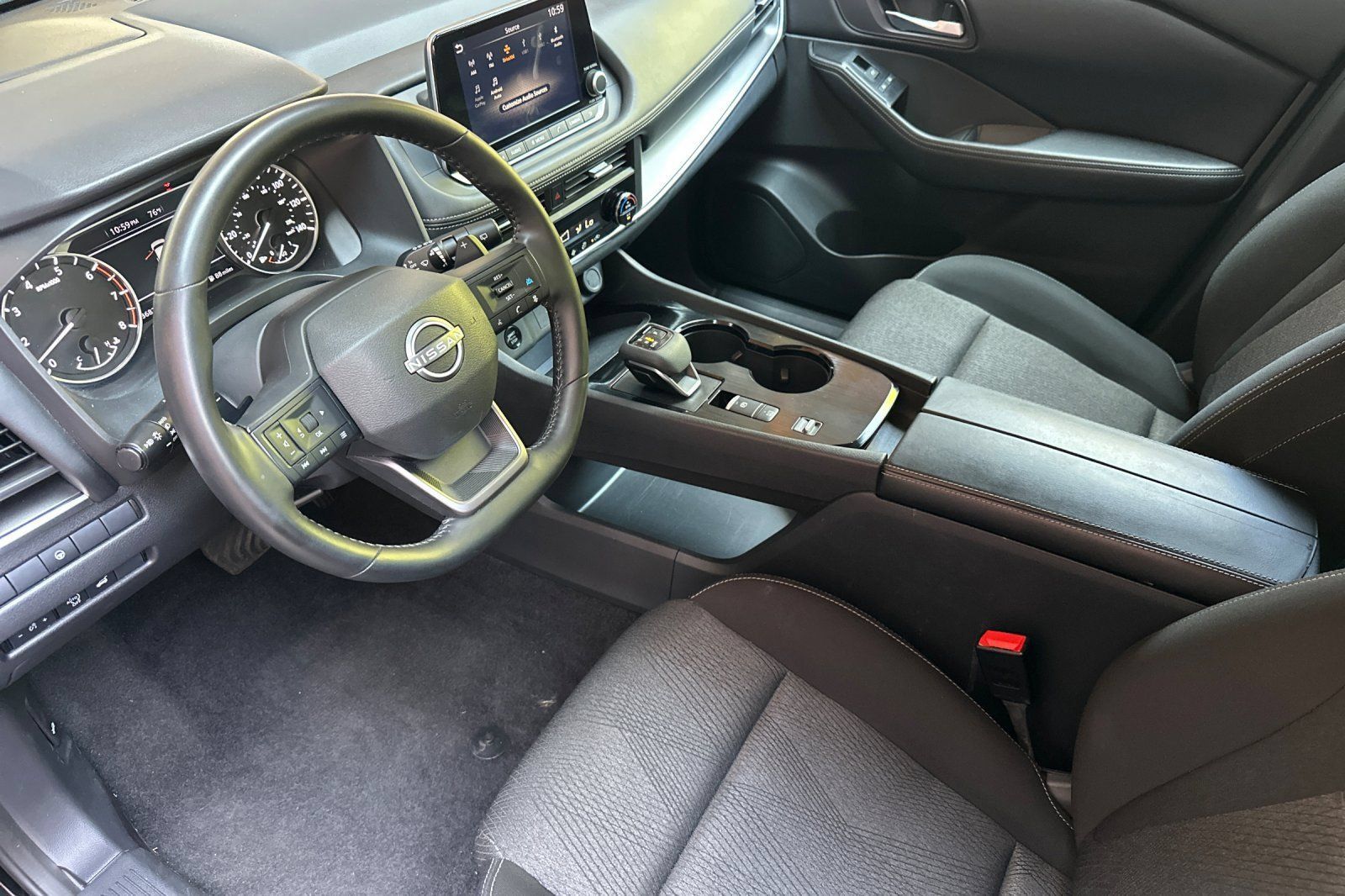 Used 2025 Nissan Rogue SV FWD image 11
