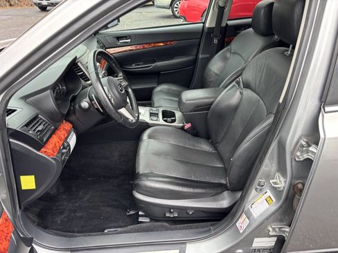 Used 2011 Subaru Outback 2.5i Limited image 9