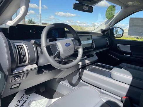 New 2025 Ford Expedition Active image 9