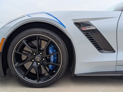 Used 2018 Chevrolet Corvette Z06 w/ Carbon 65 Edition RWD image 26