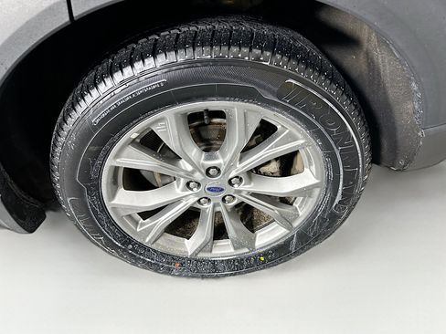 Used 2024 Ford Explorer Limited image 11