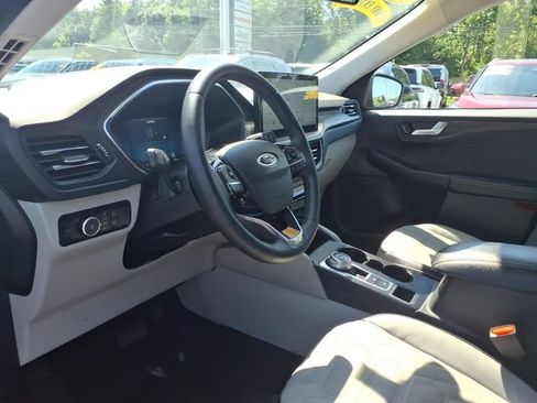 Used 2023 Ford Escape Platinum w/ Premium Technology Package AWD/4WD image 23