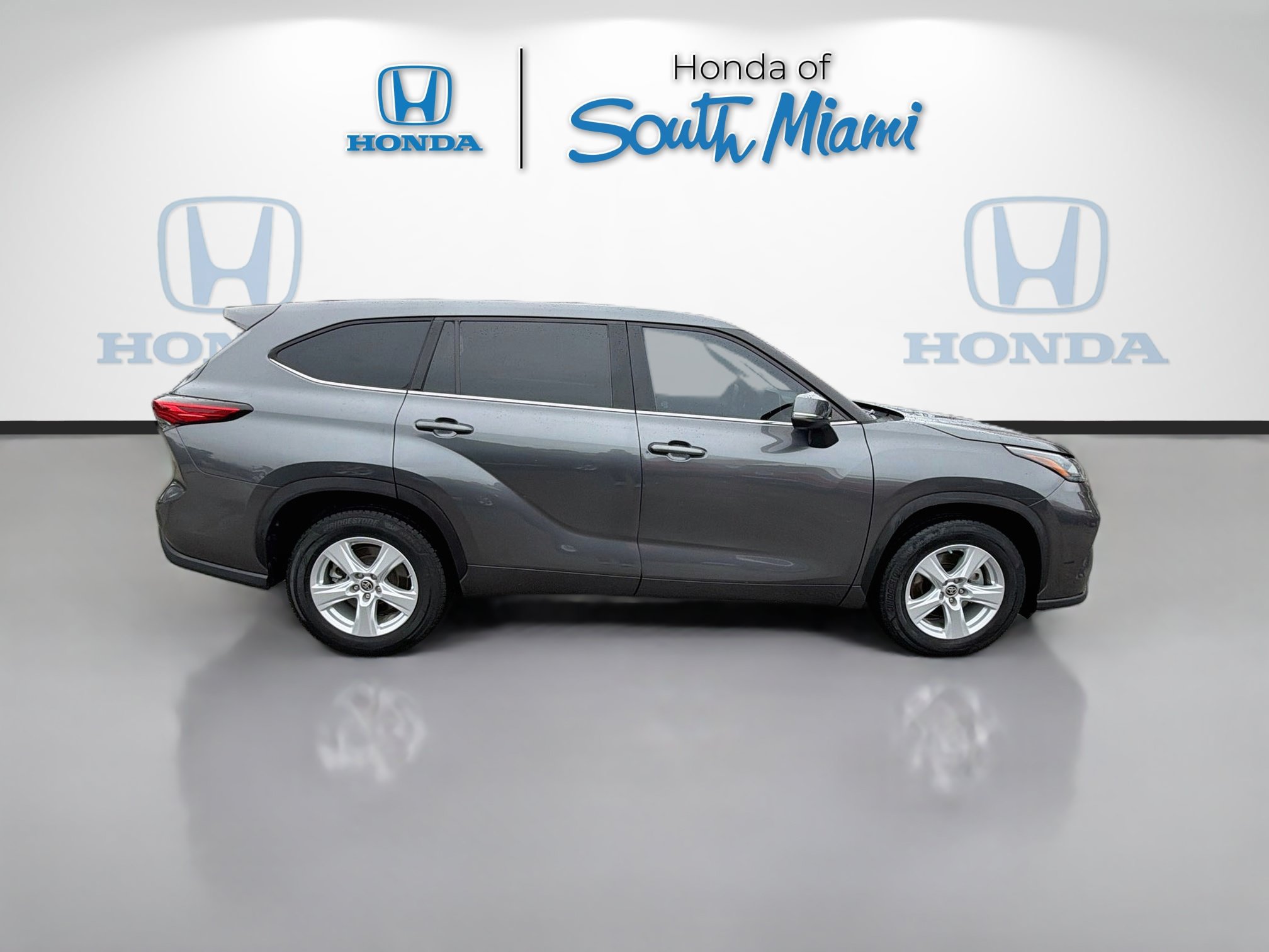 Used 2020 Toyota Highlander L FWD image 8
