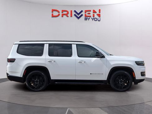 Used 2023 Jeep Wagoneer Series II AWD/4WD image 6