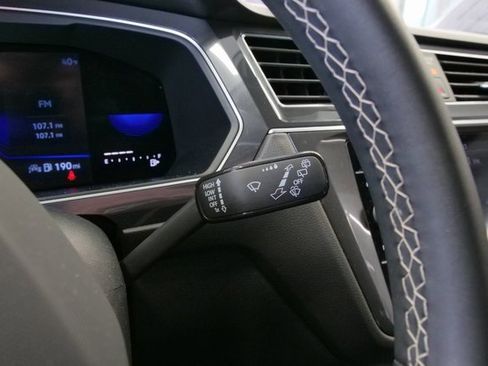 Used 2022 Volkswagen Tiguan SE image 26