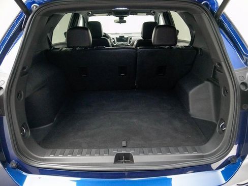 Used 2022 Chevrolet Equinox RS w/ RS Leather Package image 9