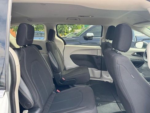 Used 2023 Chrysler Voyager LX FWD image 10