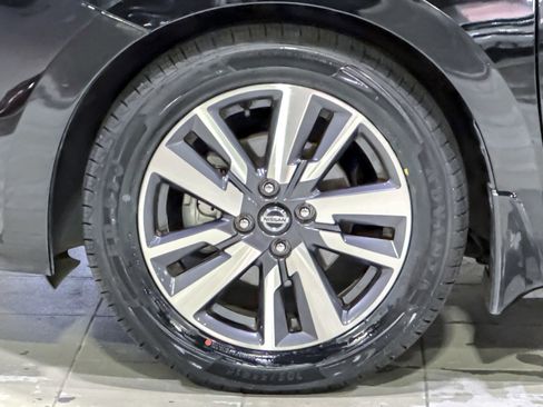 Used 2020 Nissan Versa SV image 11