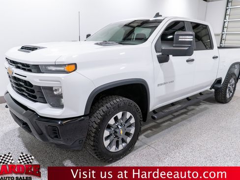 Used 2024 Chevrolet Silverado 2500 Custom w/ Custom Value Package AWD/4WD image 2