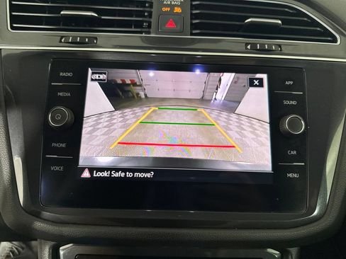 Used 2022 Volkswagen Tiguan SE w/ Panoramic Sunroof Package AWD/4WD image 15