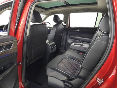 Used 2024 Volkswagen Atlas SEL Premium R-Line AWD/4WD image 34